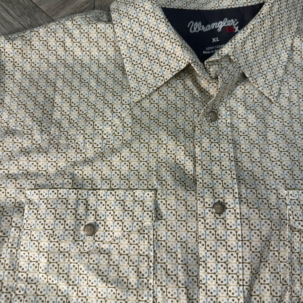 NWT! Wrangler Men's Patterned Button Down Shirt N… - image 7